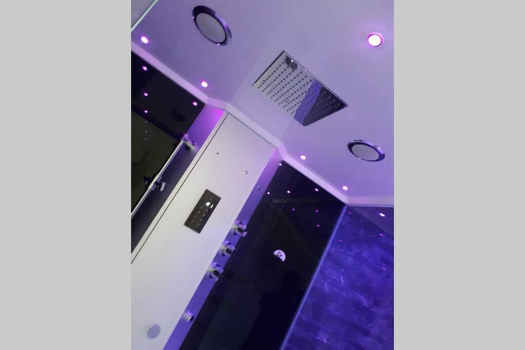 Spa Privatif Love Room, Le Hammam Et Bulles, Chez Nuits Chartraines ชาร์ตร ภายนอก รูปภาพ