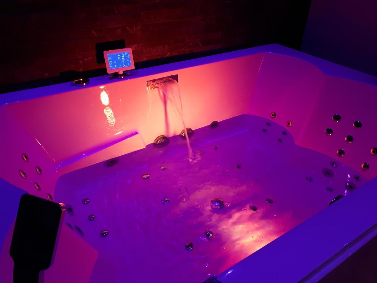 Spa Privatif Love Room, Le Hammam Et Bulles, Chez Nuits Chartraines ชาร์ตร ภายนอก รูปภาพ