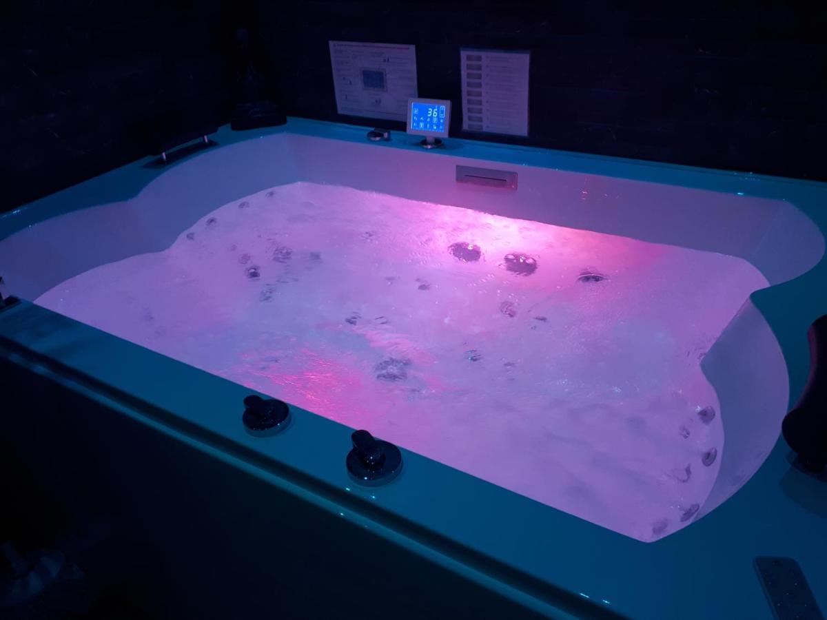Spa Privatif Love Room, Le Hammam Et Bulles, Chez Nuits Chartraines ชาร์ตร ภายนอก รูปภาพ