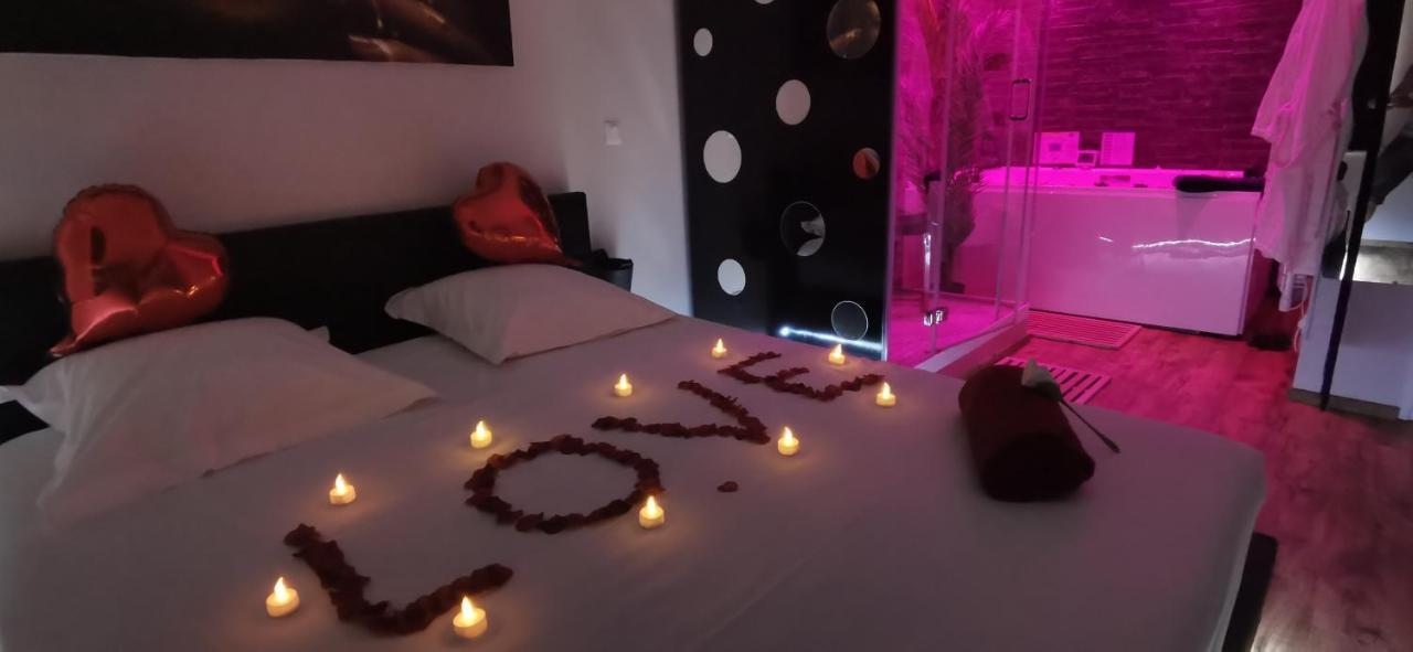 Spa Privatif Love Room, Le Hammam Et Bulles, Chez Nuits Chartraines ชาร์ตร ภายนอก รูปภาพ