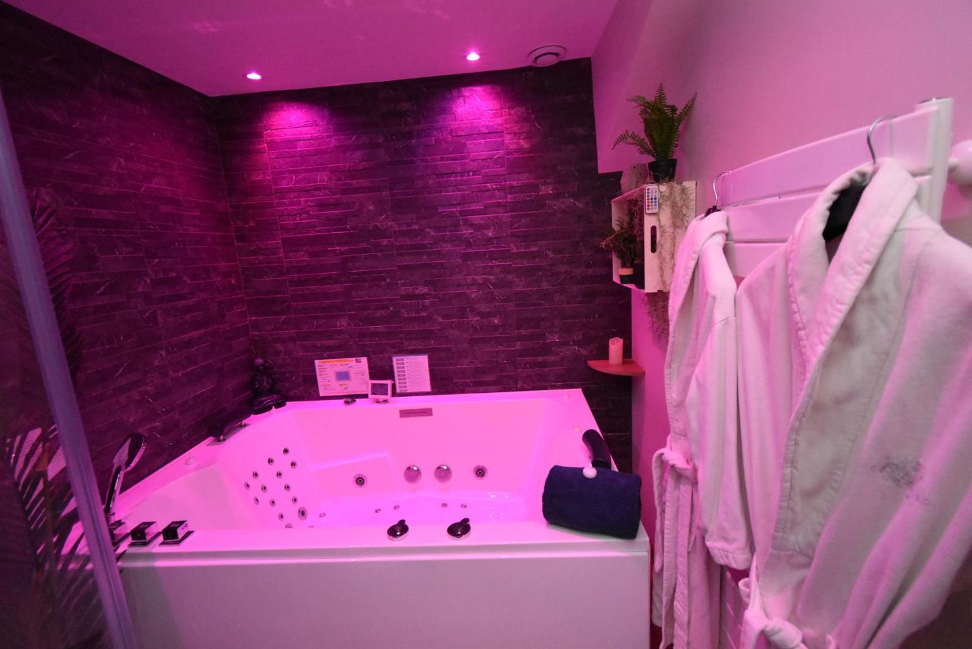 Spa Privatif Love Room, Le Hammam Et Bulles, Chez Nuits Chartraines ชาร์ตร ภายนอก รูปภาพ